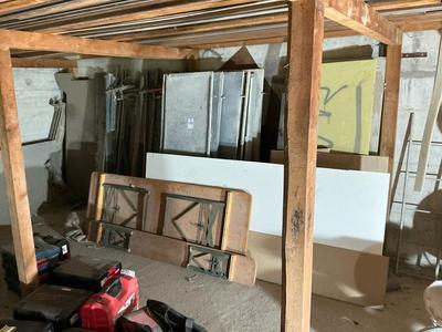 Übersichtsbild von Various contractor materials